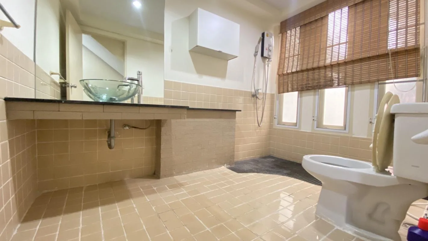 Property photos for Single House Suk. 63