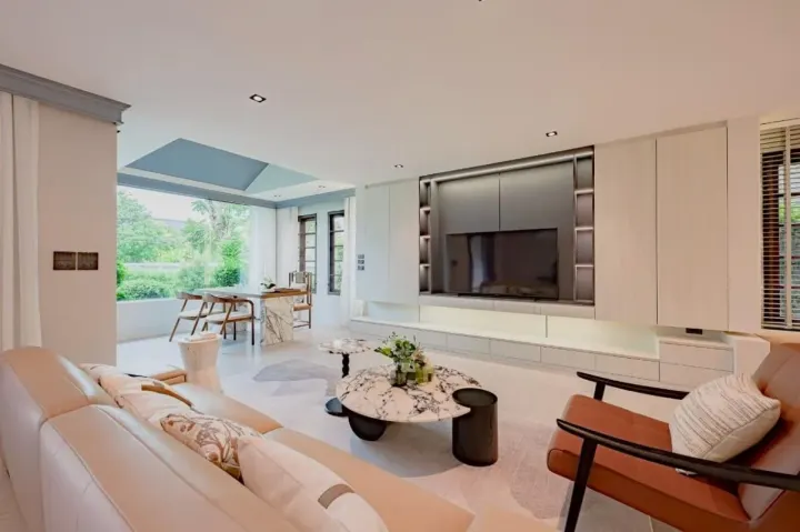 Property photos for Single House Suk. 101