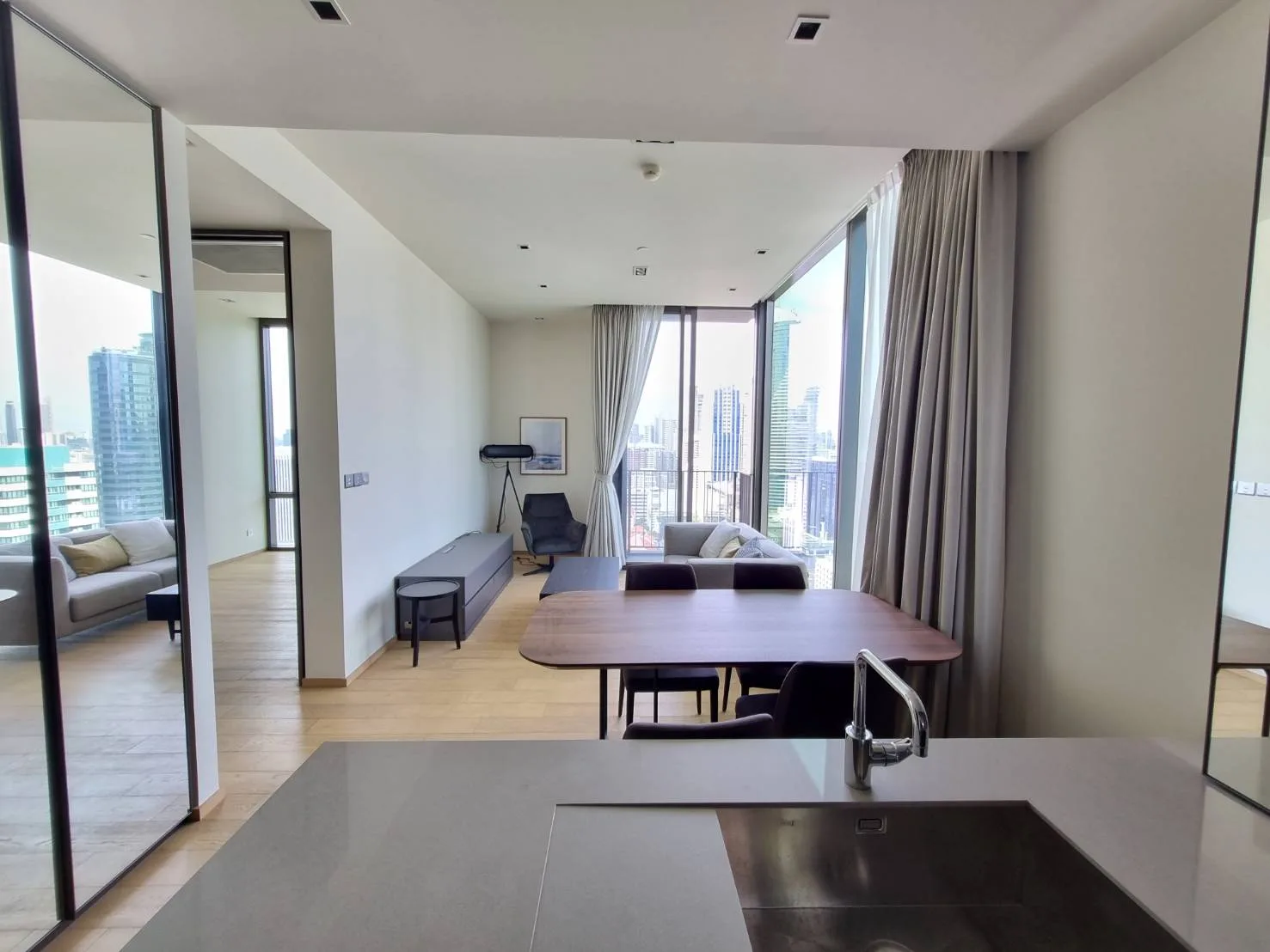 Property photos for 28 Chidlom
