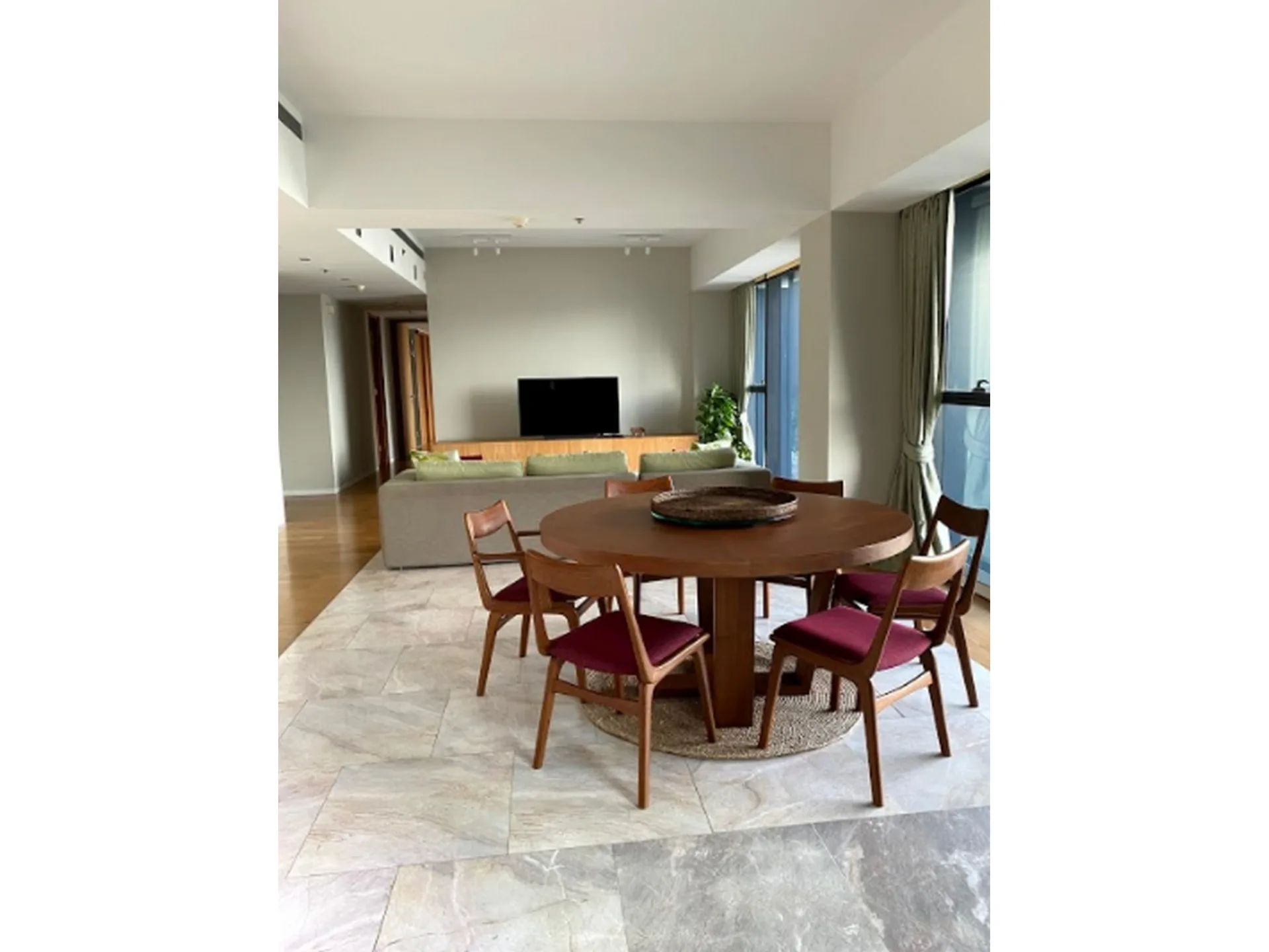 Property photos for The Met