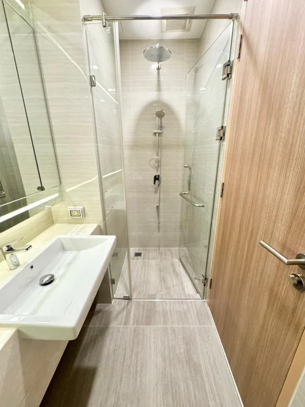 Property photos for Noble BE 33