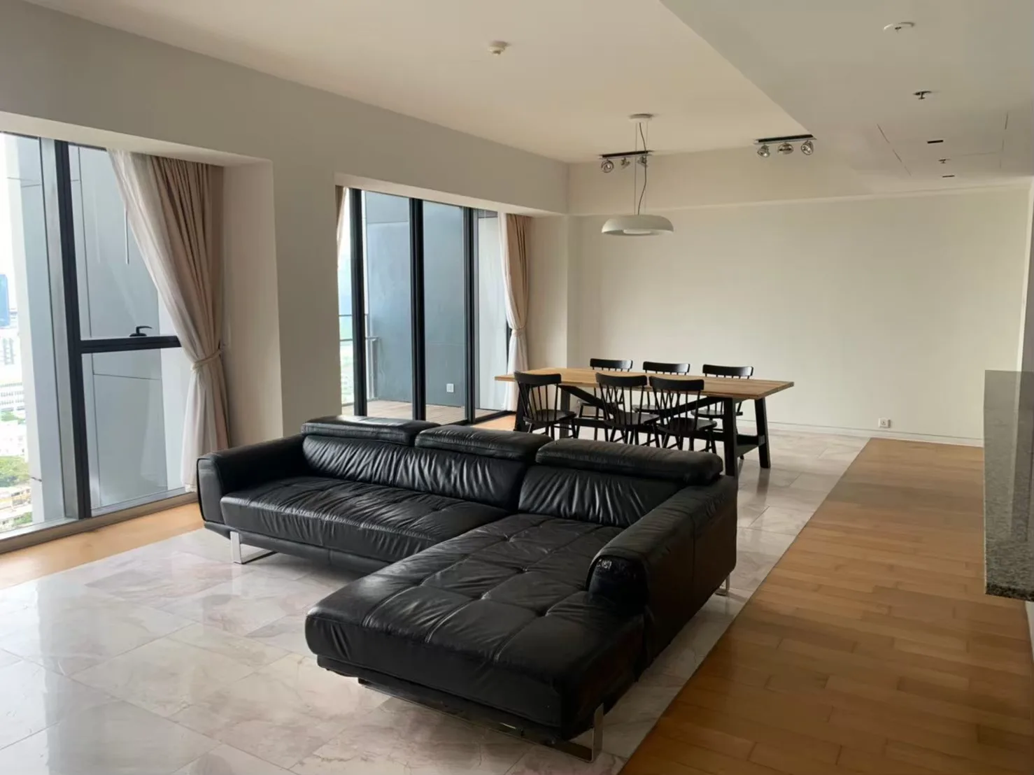 Property photos for The Met