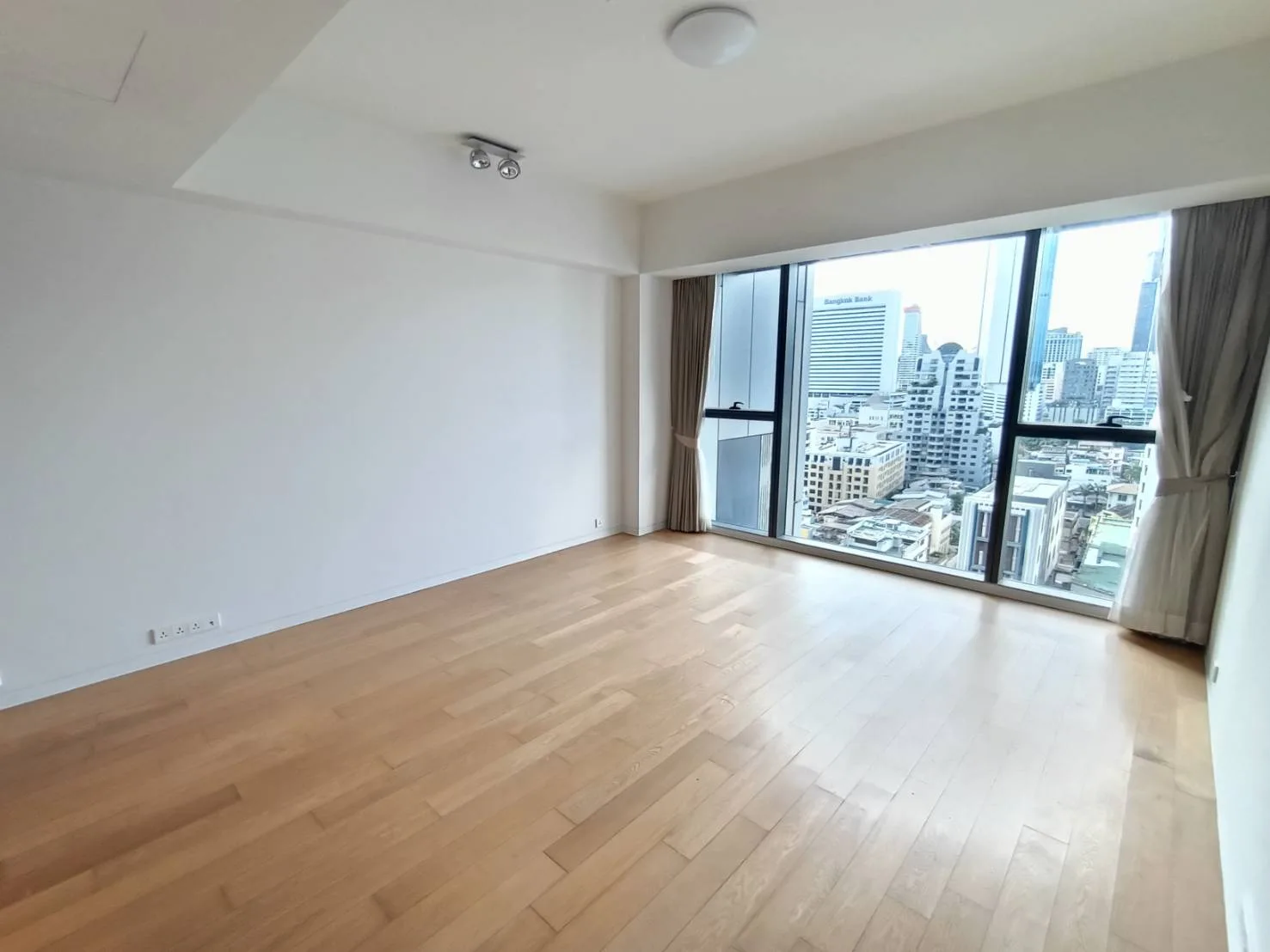 Property photos for The Met