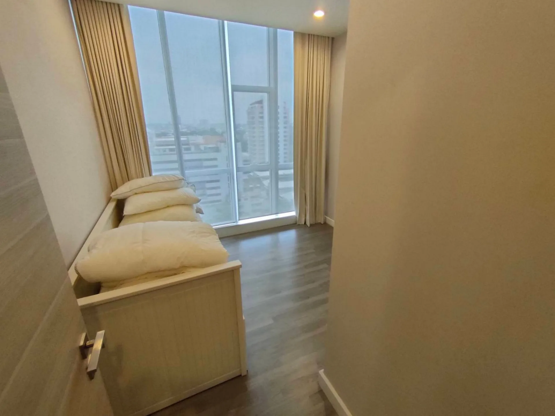 Property photos for The room Sathorn - TanonPun