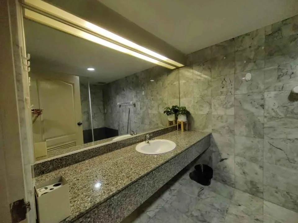 Property photos for State Tower