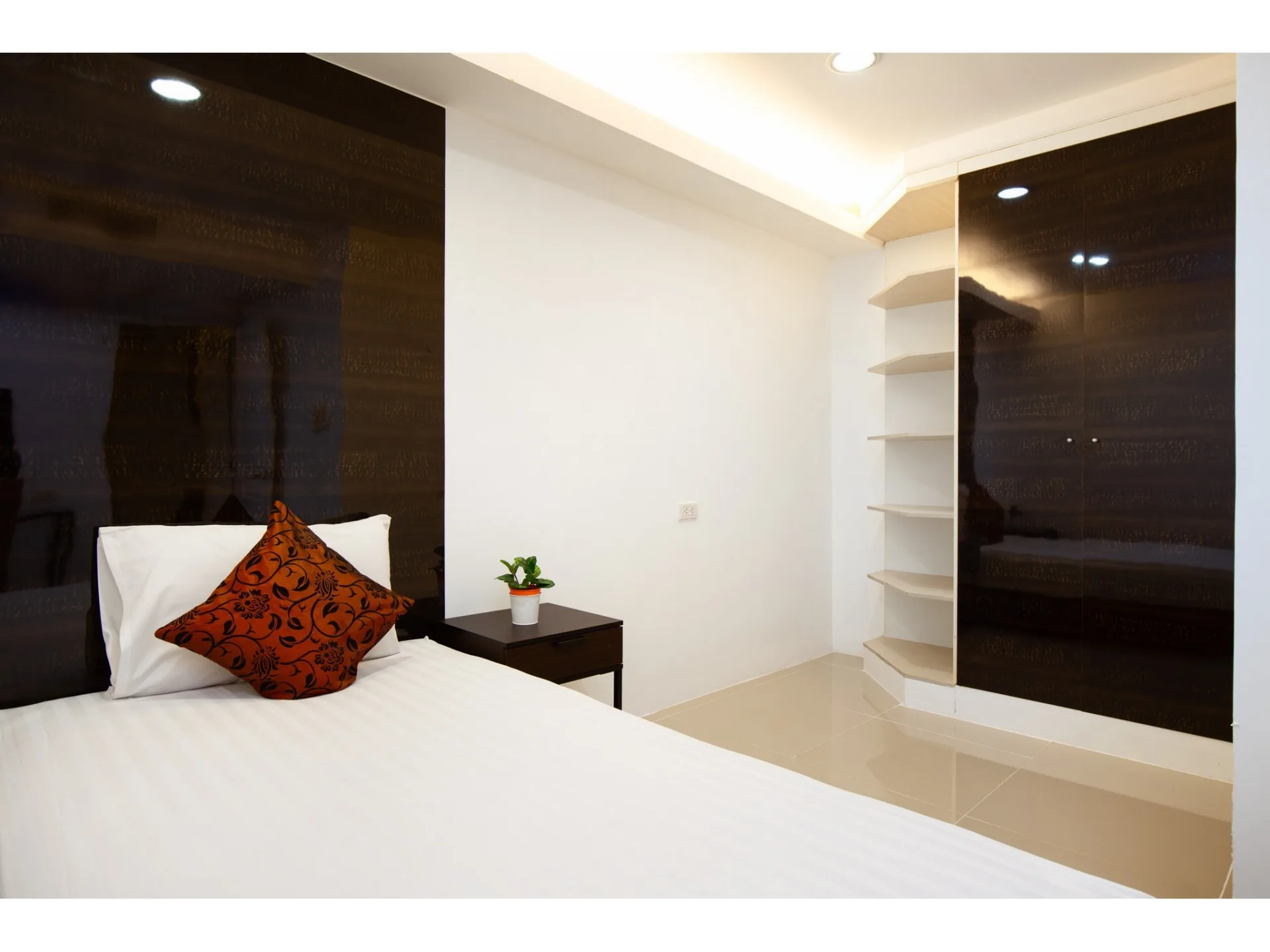 Property photos for The Waterford Diamond