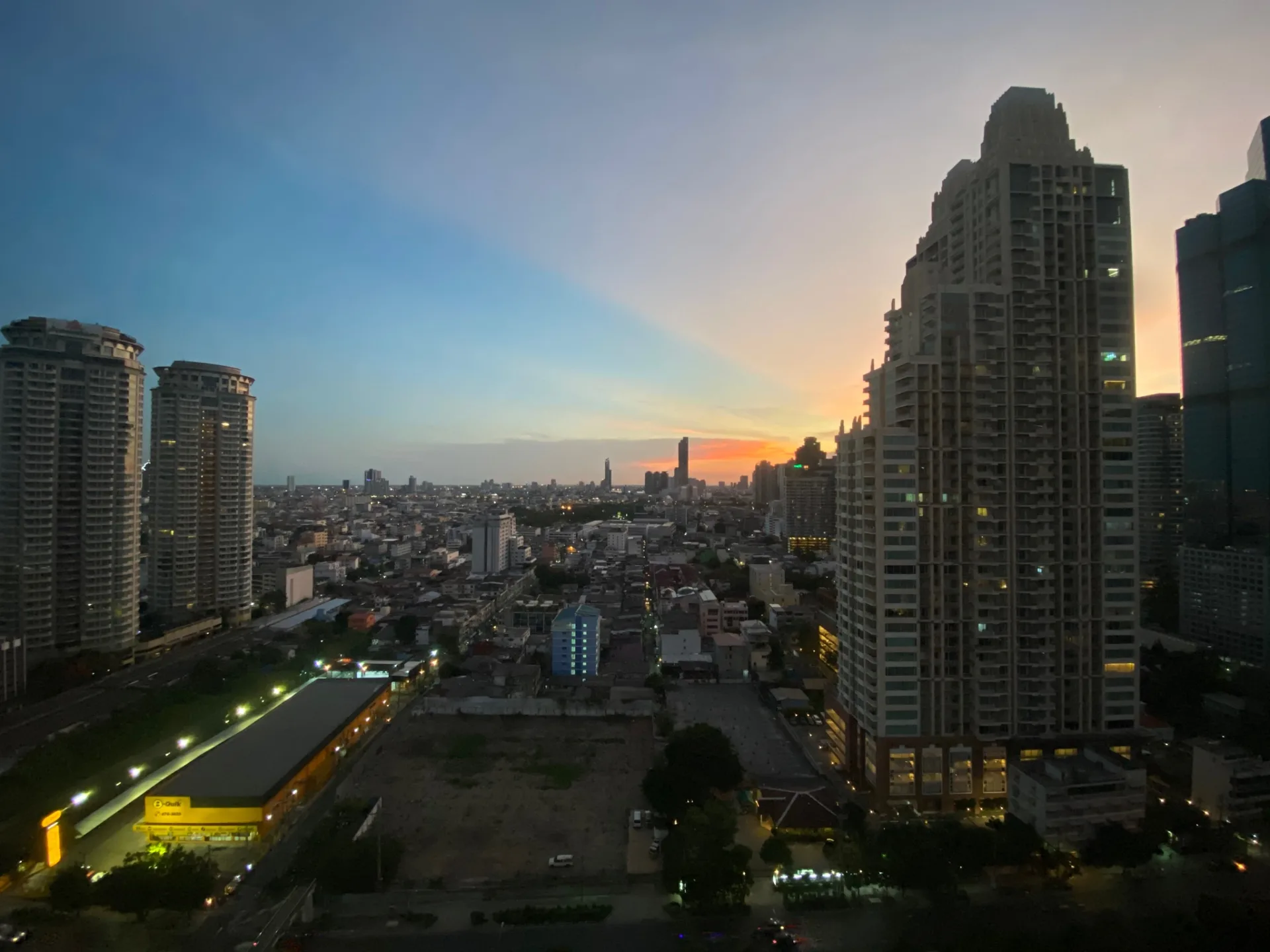 Property photos for Rhythm Sathorn - Narathiwas