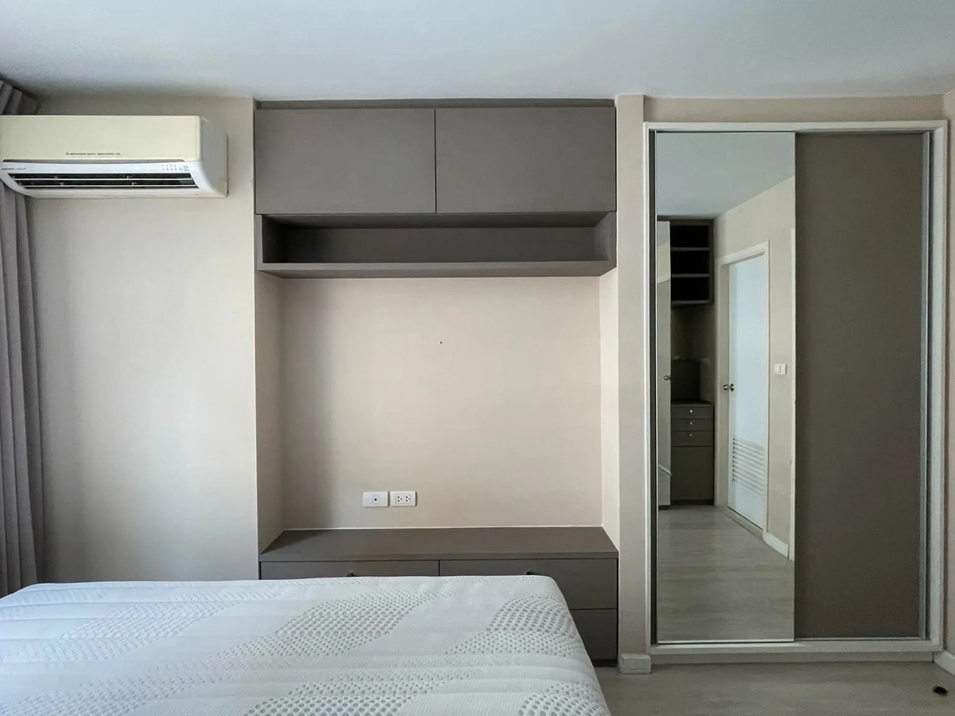 Property photos for Metro Luxe Rama 4