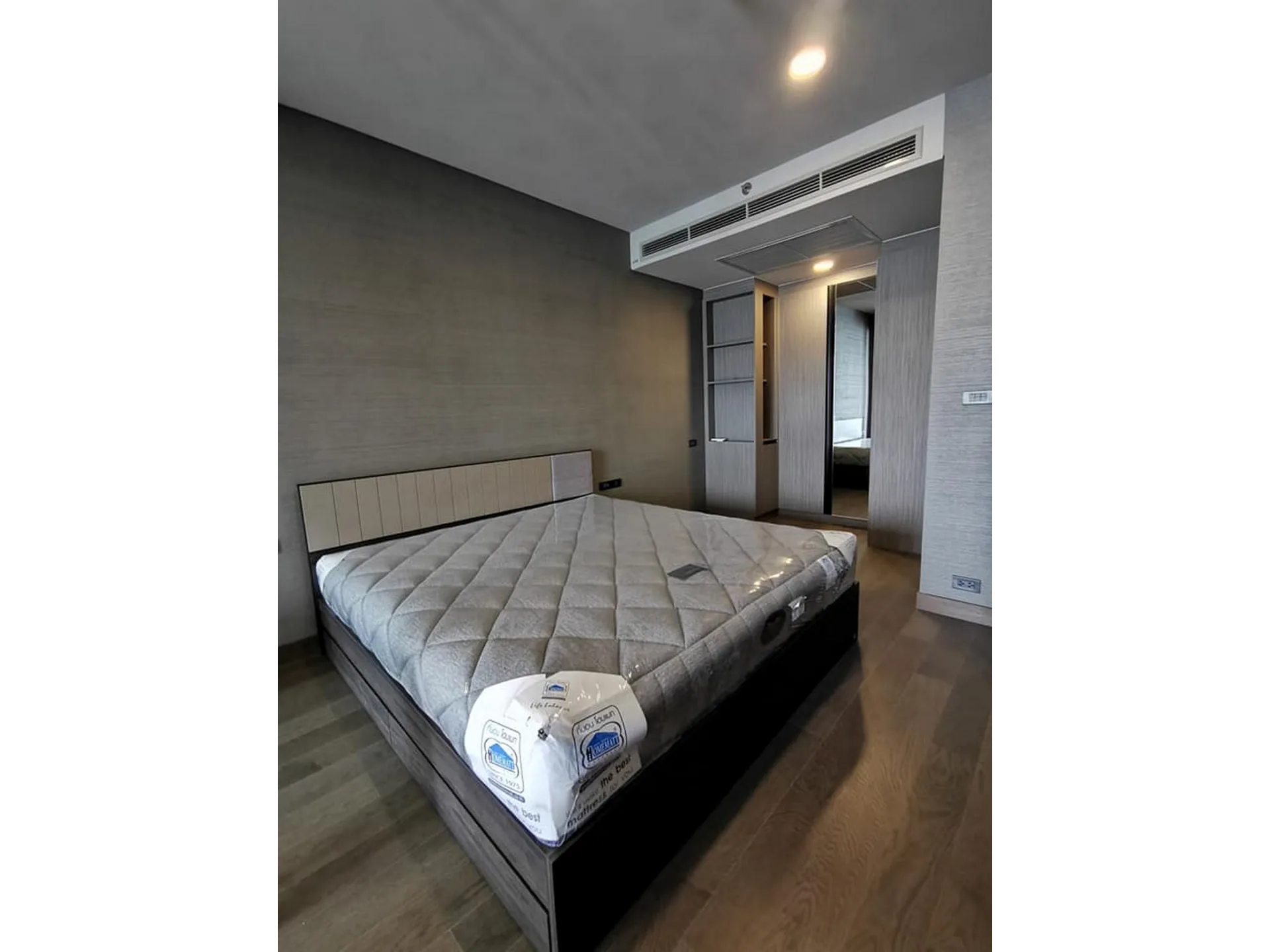 Property photos for Siamese Exclusive Queens