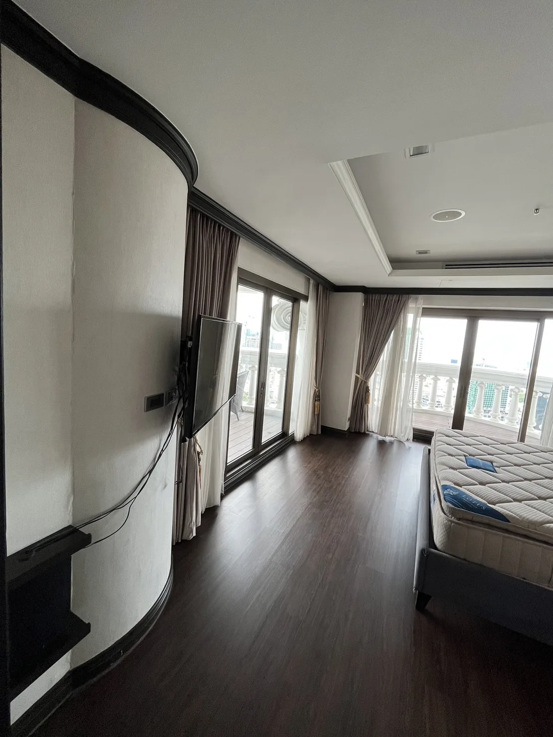 Property photos for State Tower