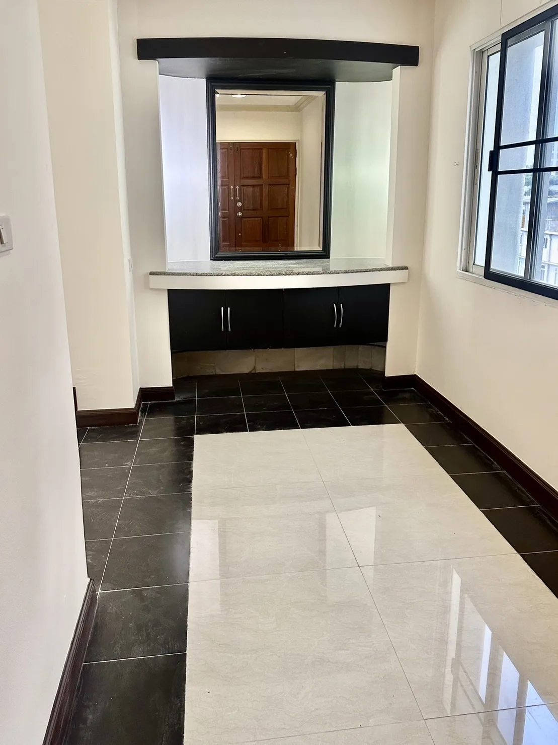 Property photos for 33 Tower