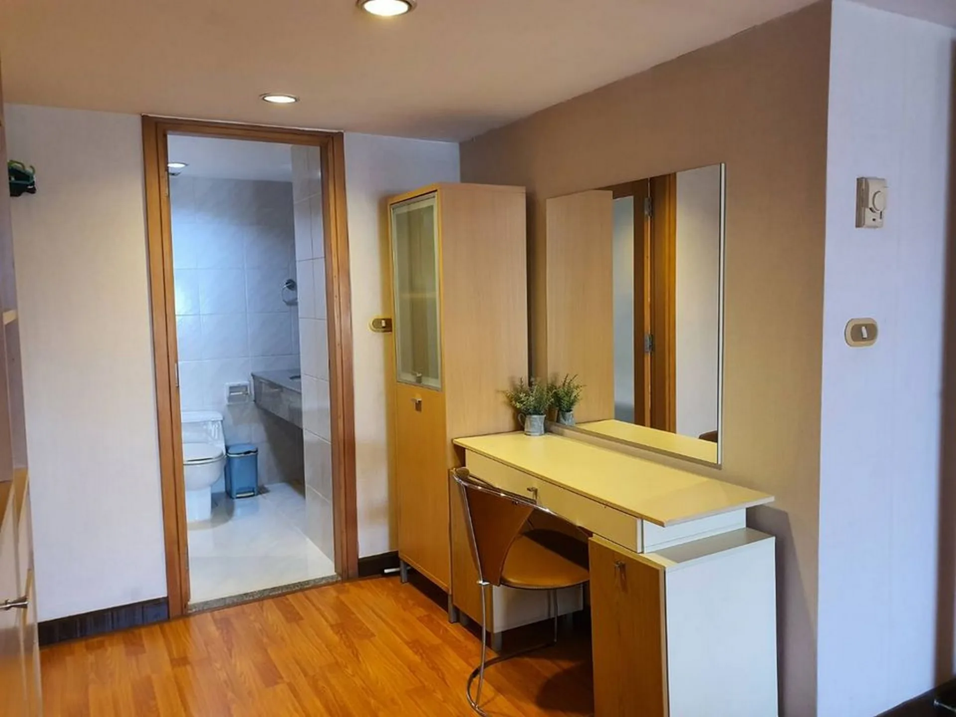 Property photos for Omni Tower Sukhumvit Nana
