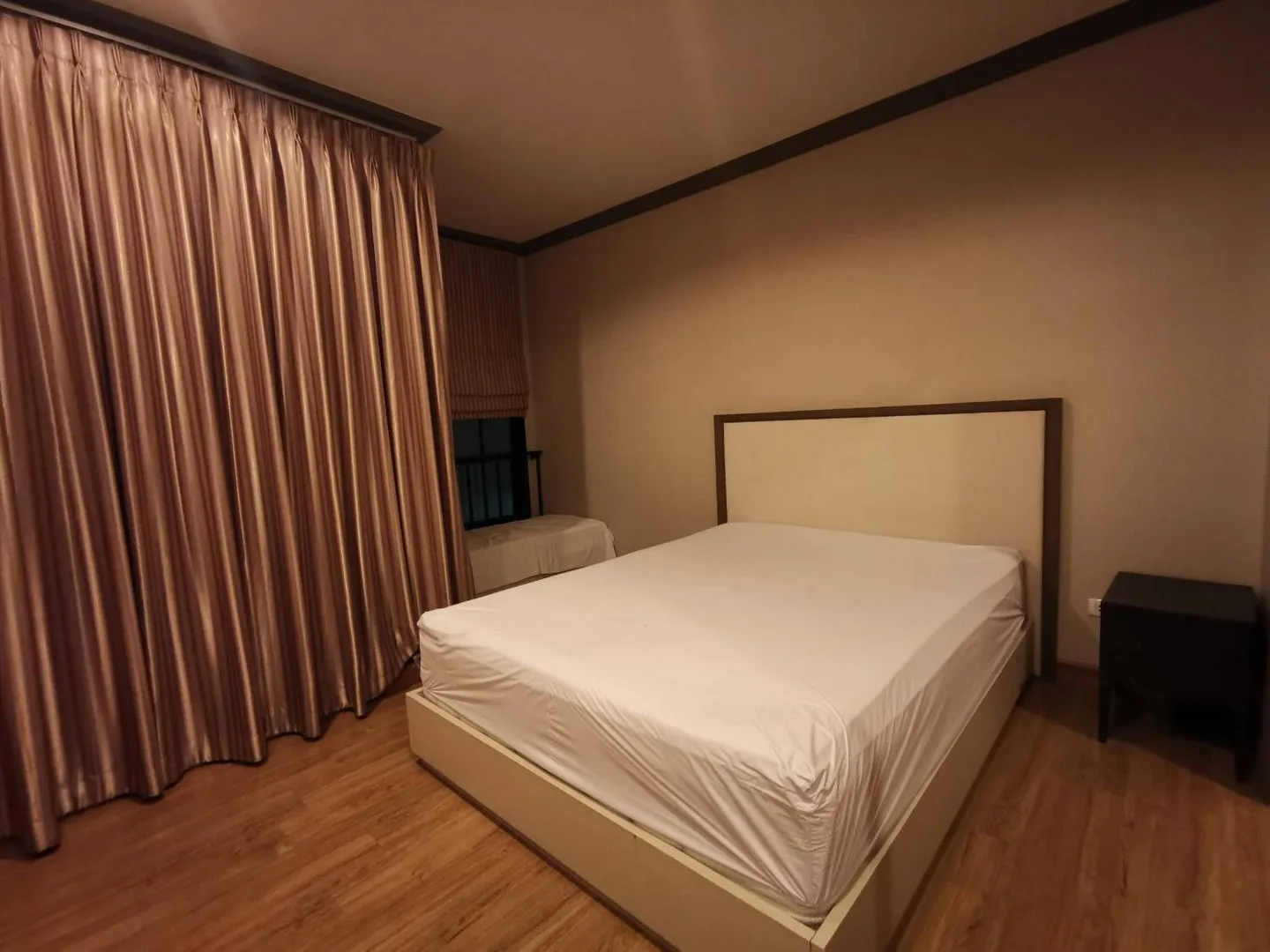Property photos for The Reserve - Kasemsan 3