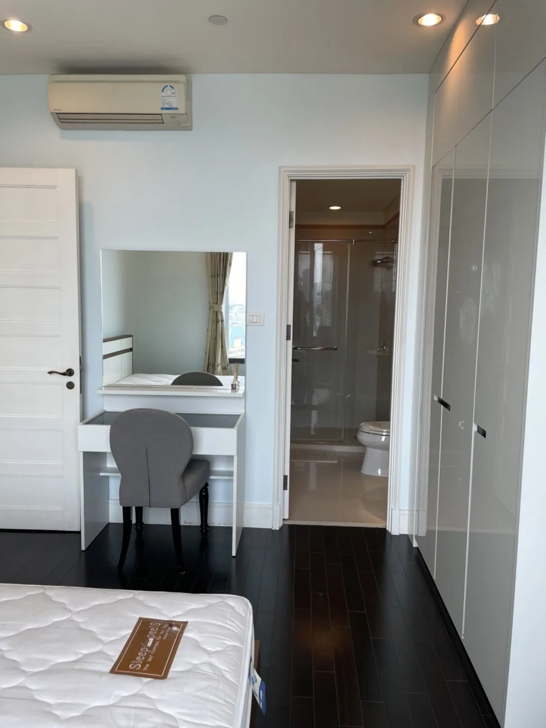 Property photos for Aguston Sukhumvit 22