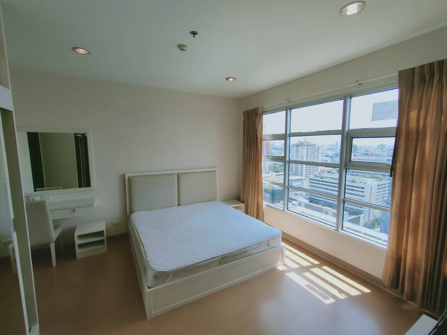 Property photos for Baan Klang Krung Siam - Pathumwan