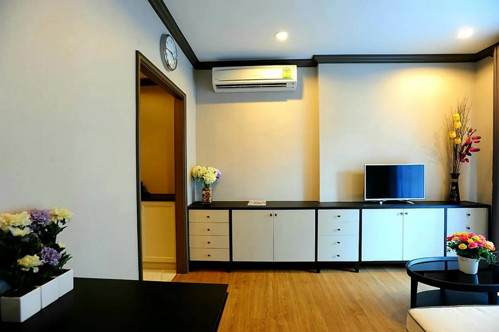 Property photos for The Reserve - Kasemsan 3