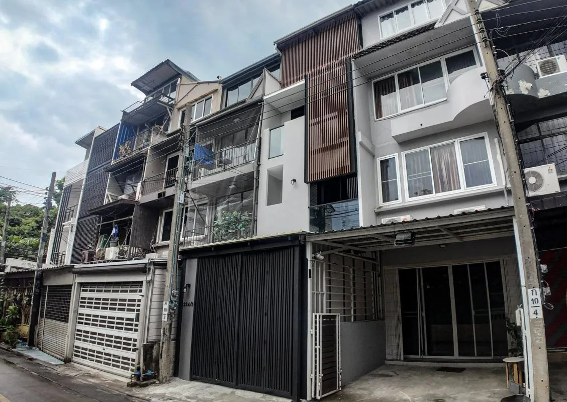 Property photos for Townhouse Soi Chaiyaphruek