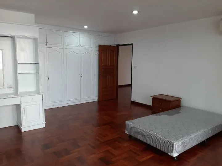 Property photos for Sriratana Mansion 1