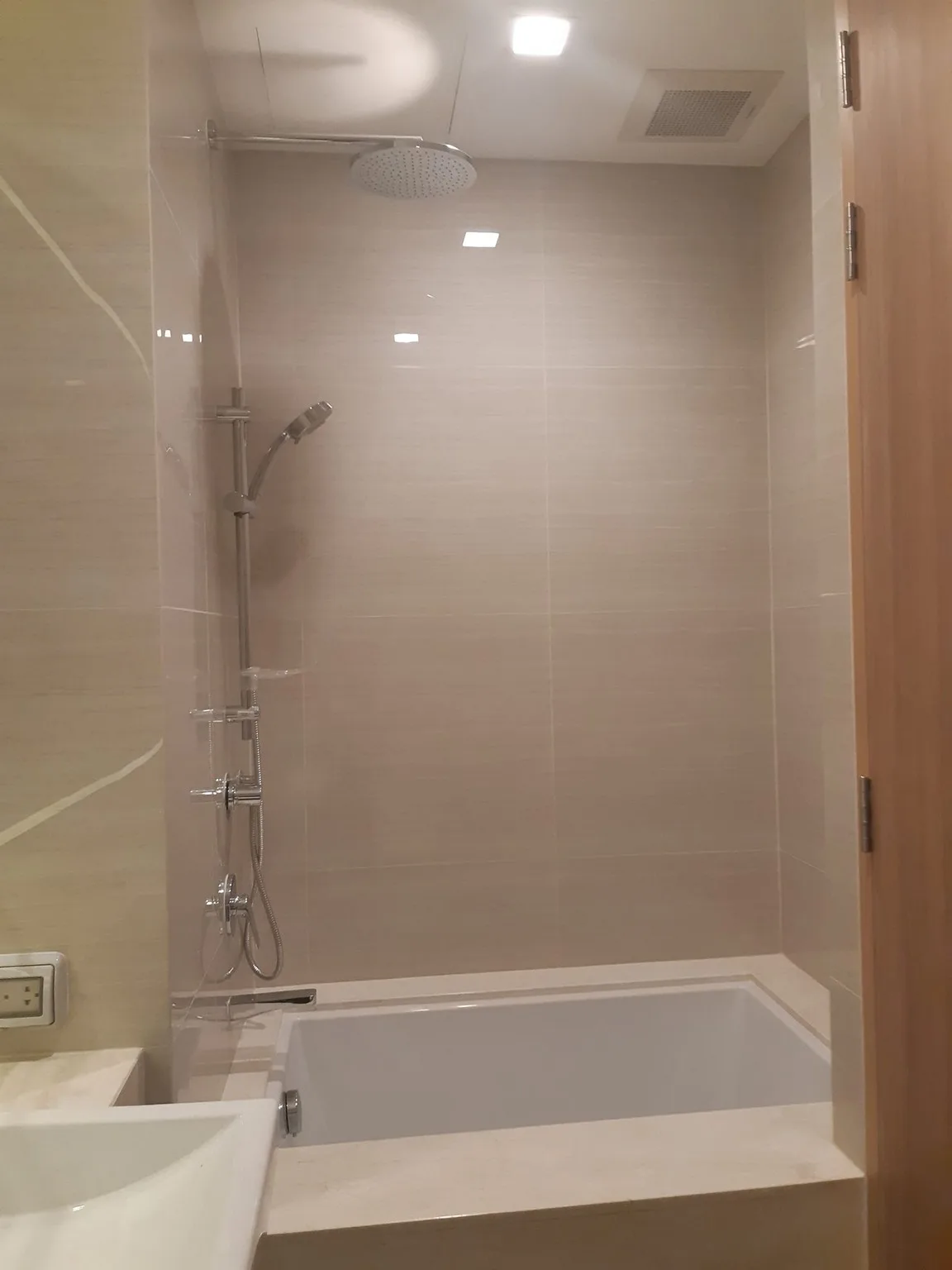 Property photos for Noble BE 33