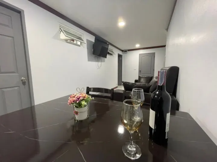 Property photos for 15 Suite