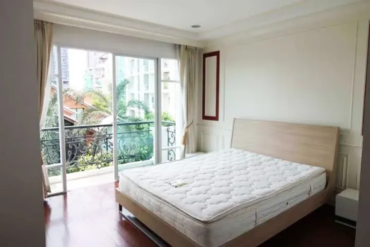 Property photos for La Vie En Rose Place
