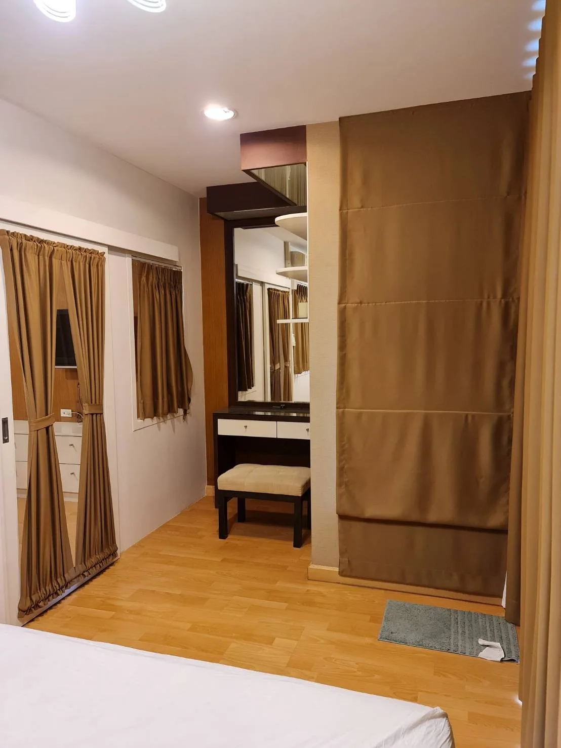 Property photos for The Room Sathorn - St.Louis