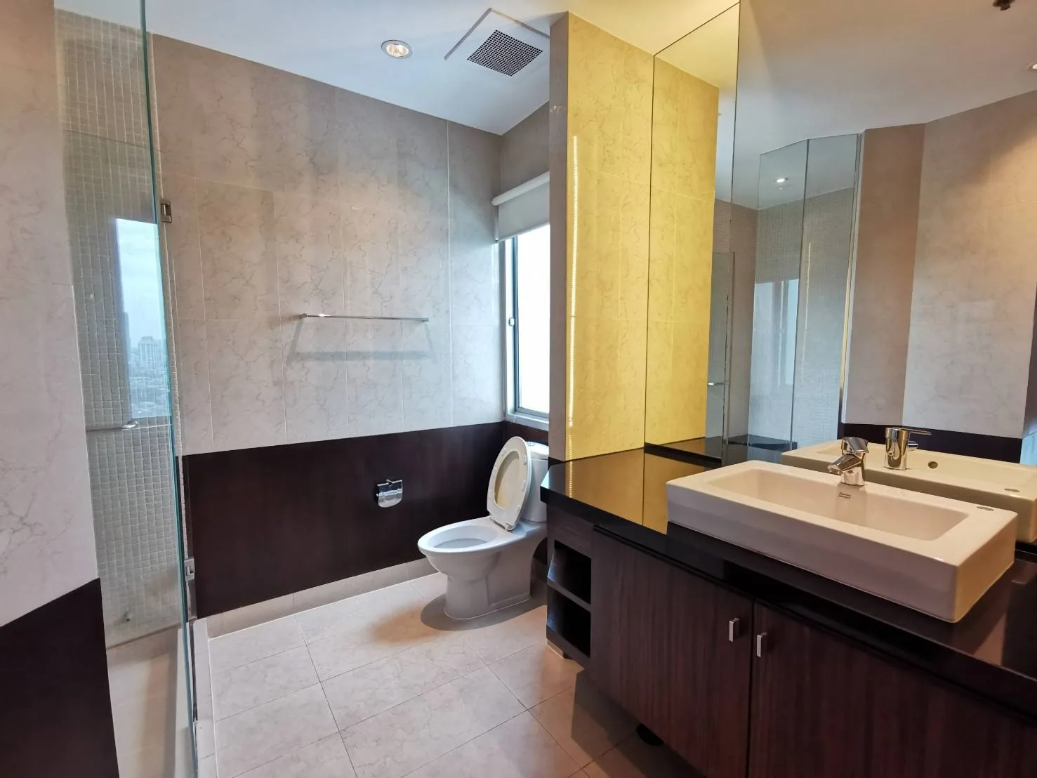 Property photos for Royal Residence Park