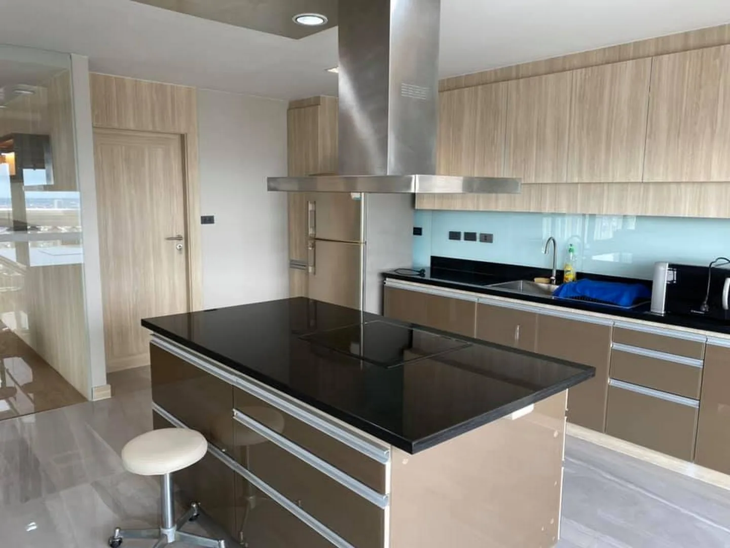 Property photos for State Tower