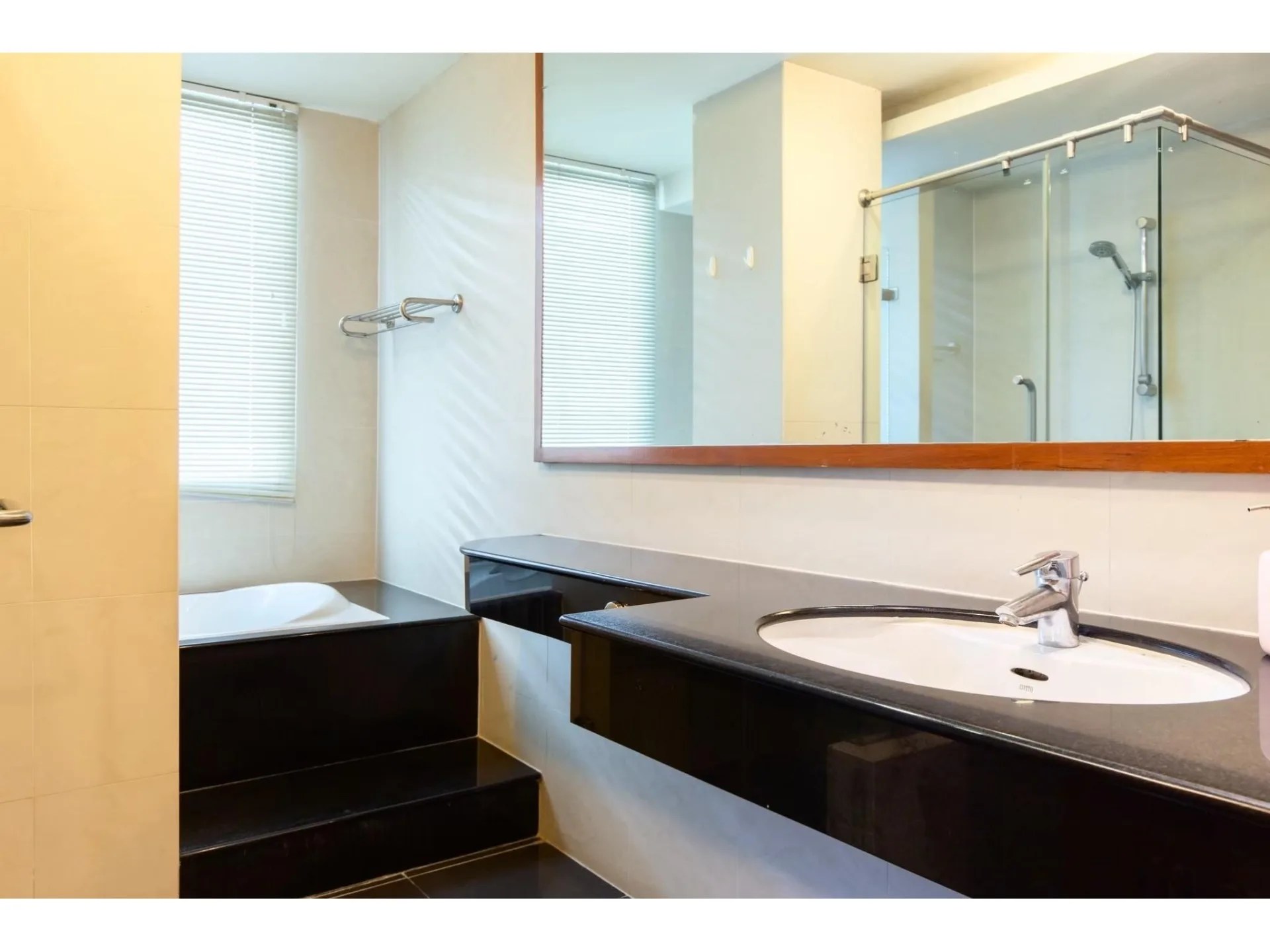 Property photos for Sathorn Gallery Residences