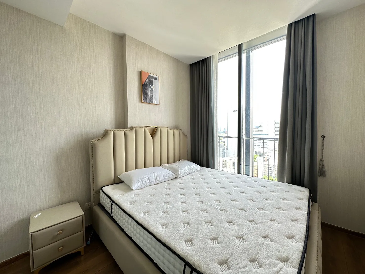 Property photos for Noble BE 33