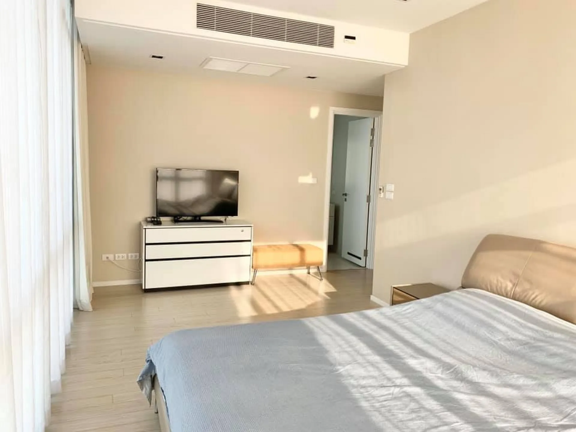 Property photos for The Room Sukhumvit 21
