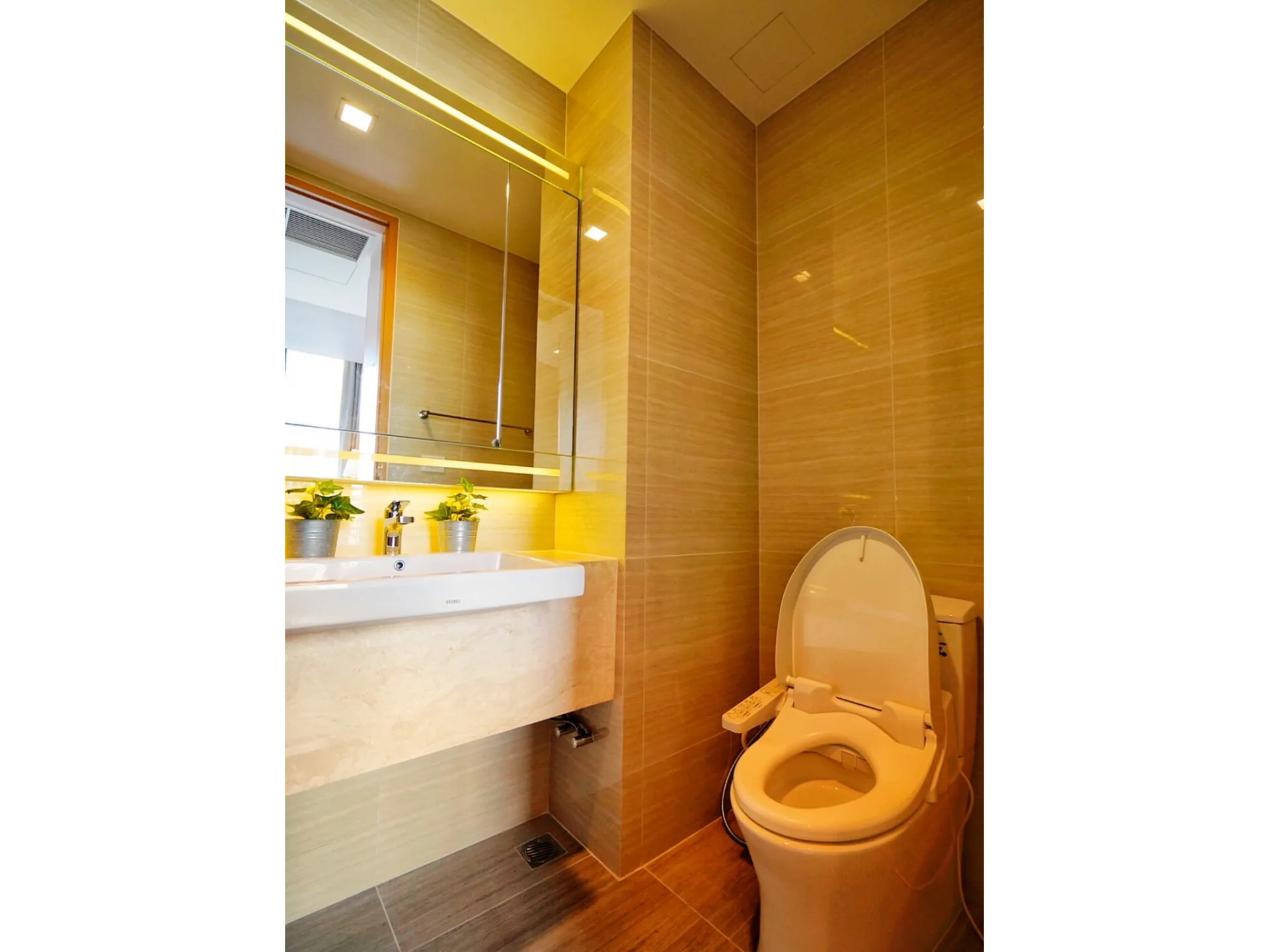 Property photos for Noble BE 33