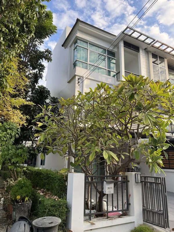 Property photos for The Metro Rama 9