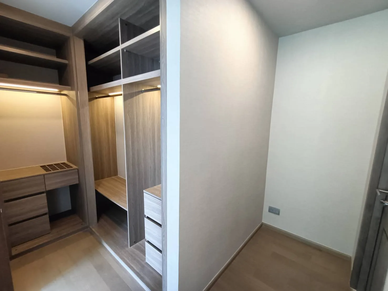 Property photos for Celes Asoke