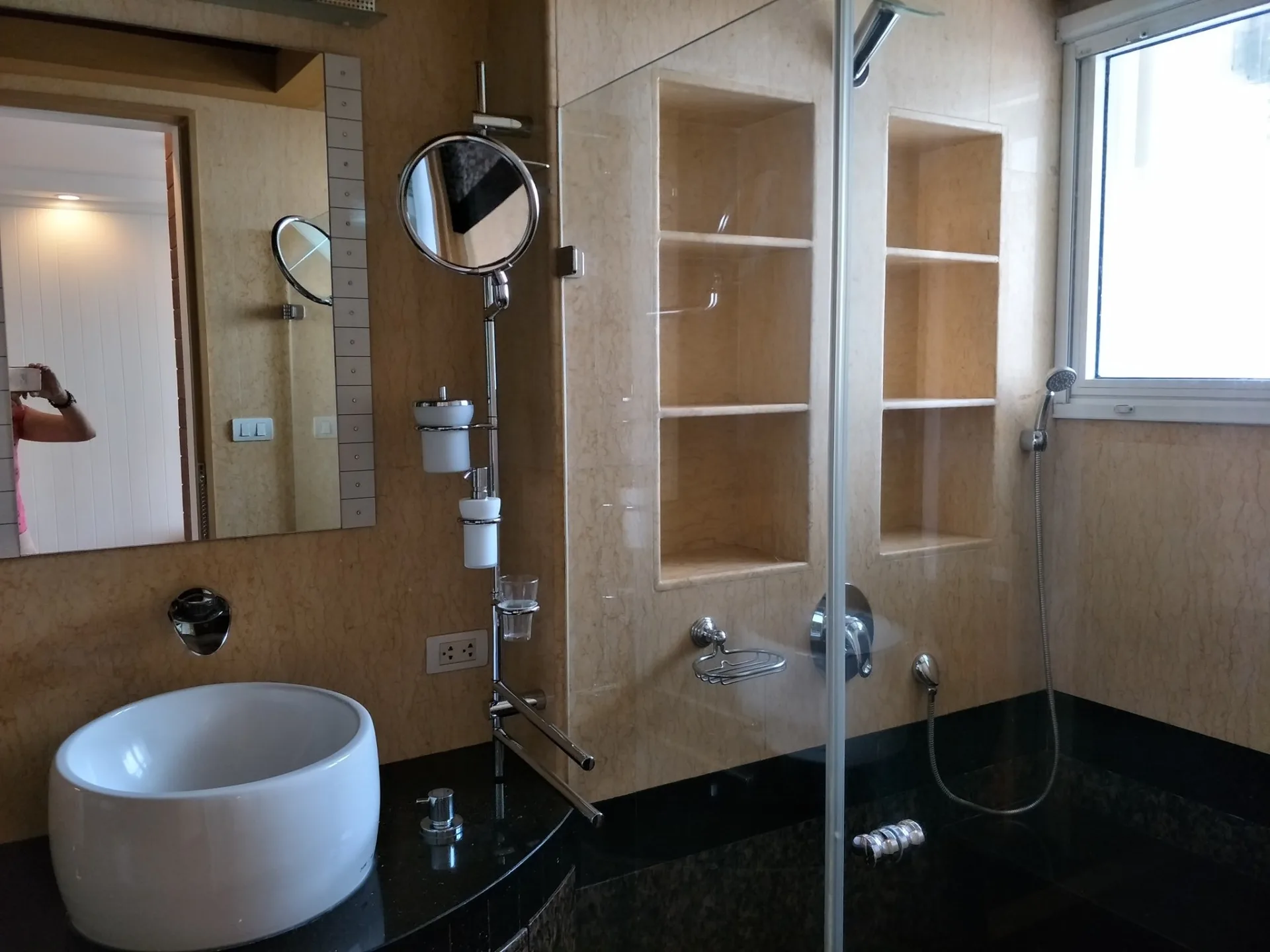 Property photos for Avenue 61
