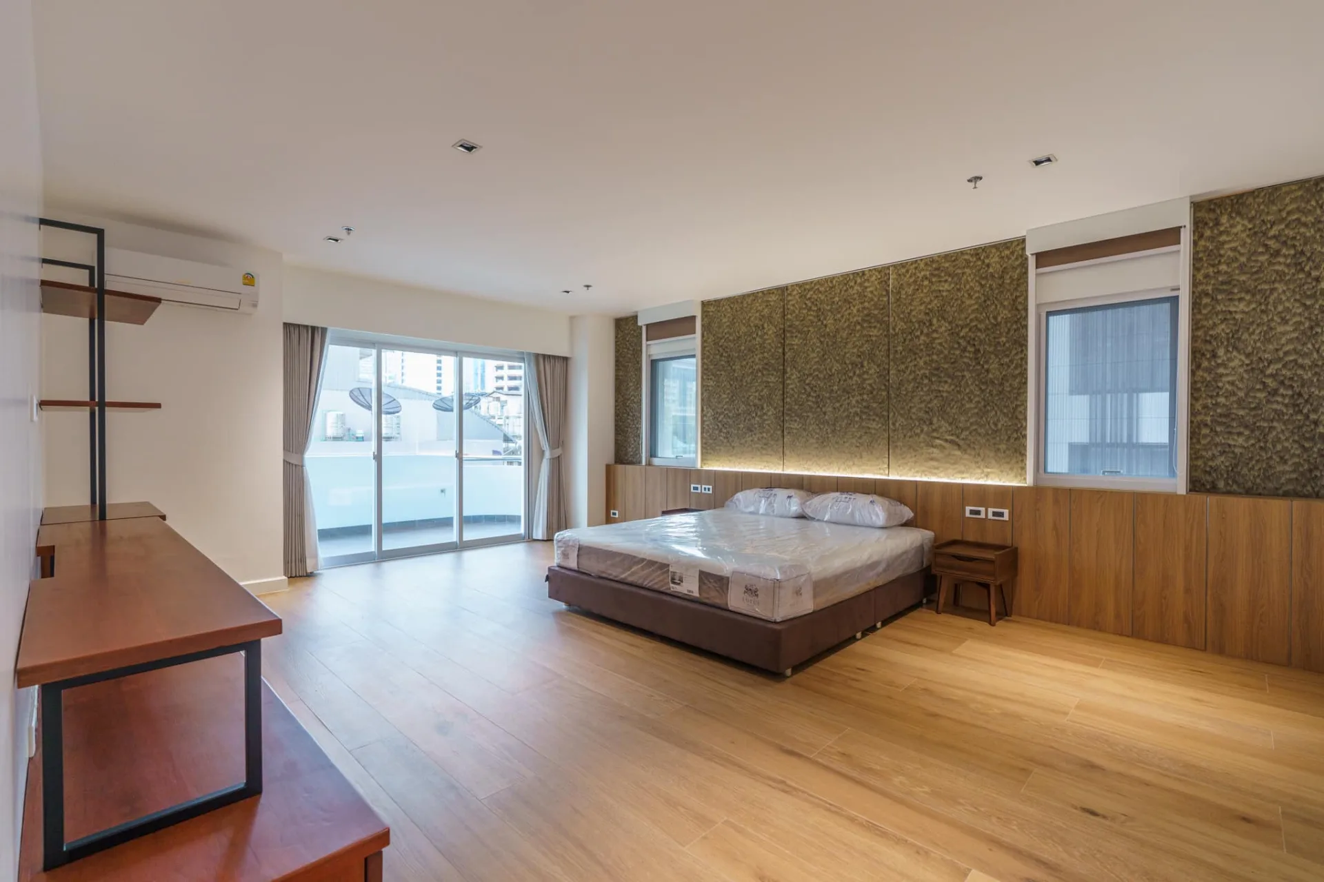 Property photos for 33 Tower
