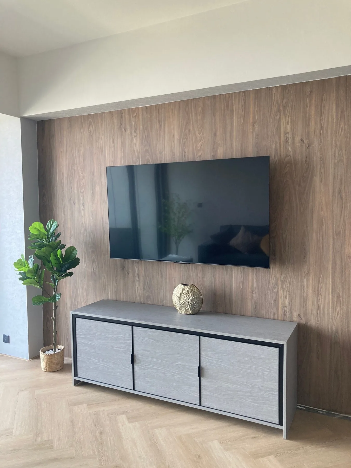 Property photos for The Met