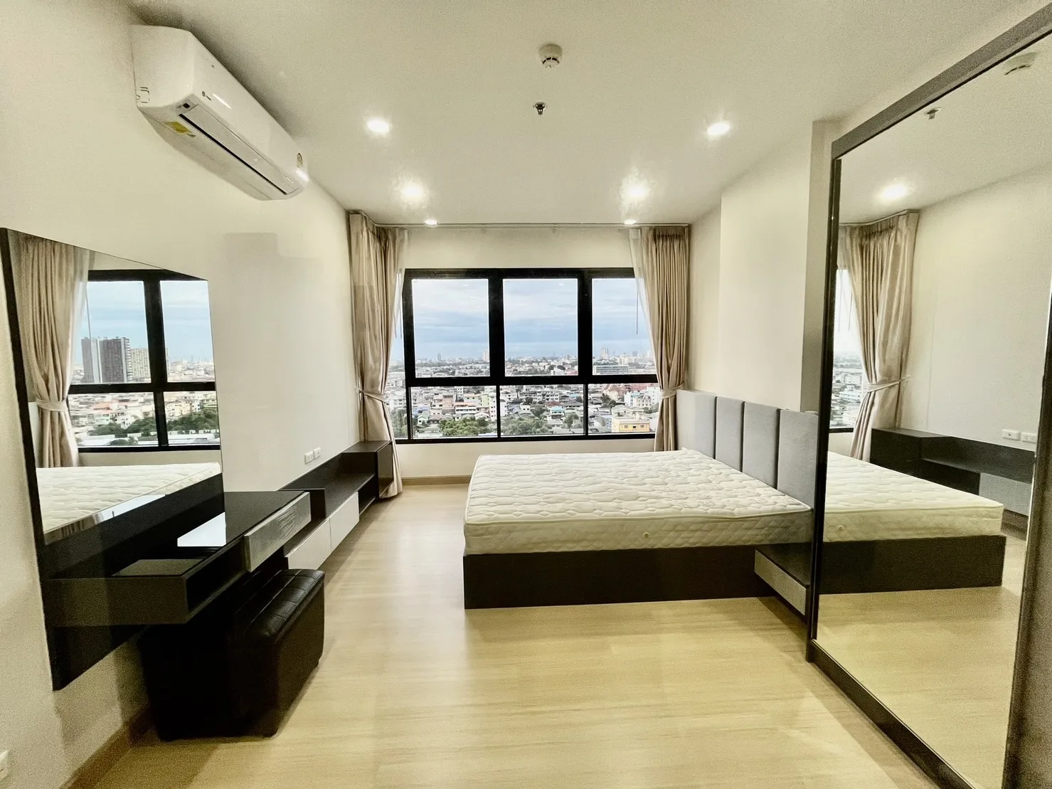 Property photos for Supalai Loft Yaek Fai Chai Station