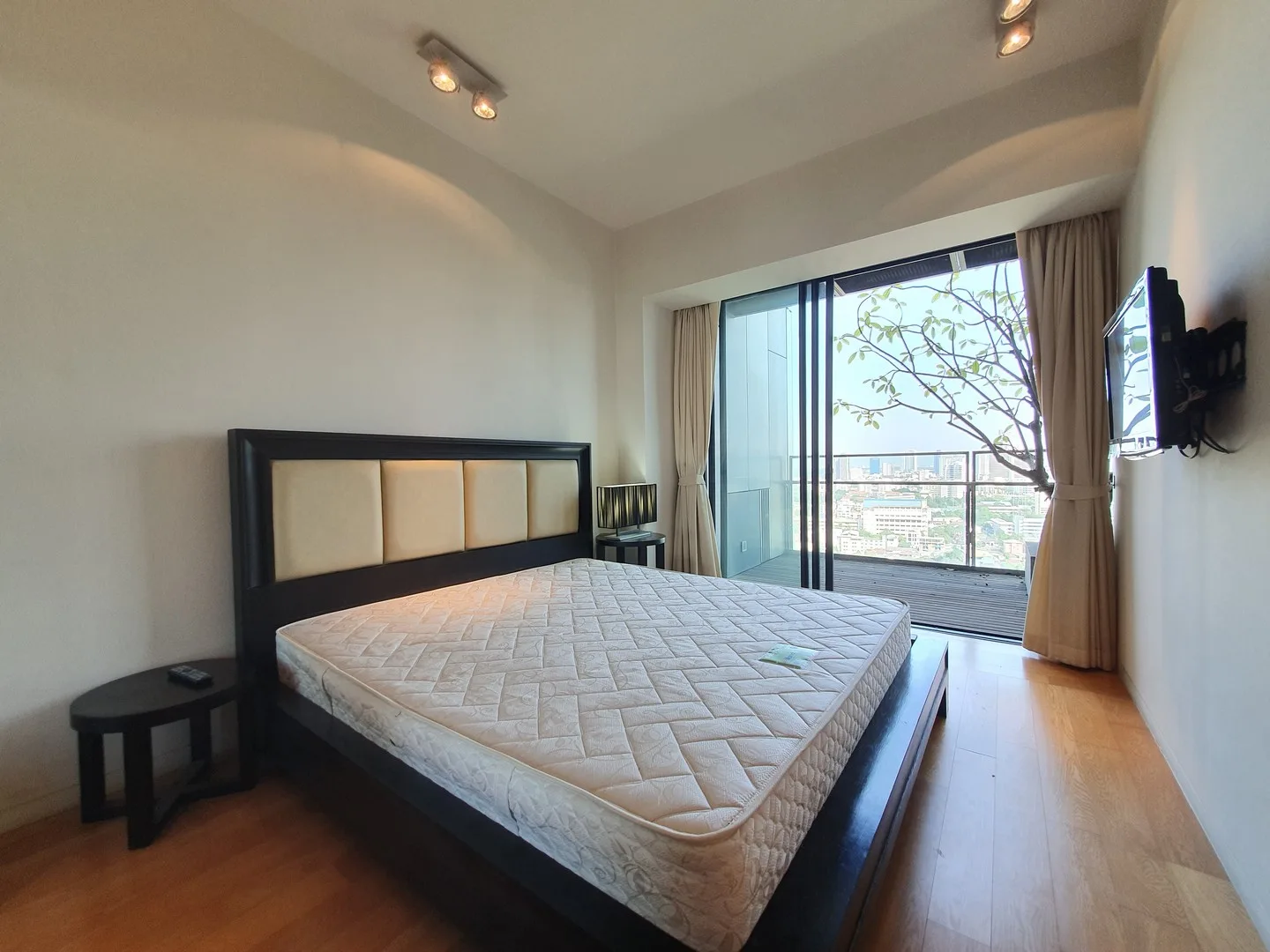 Property photos for The Met