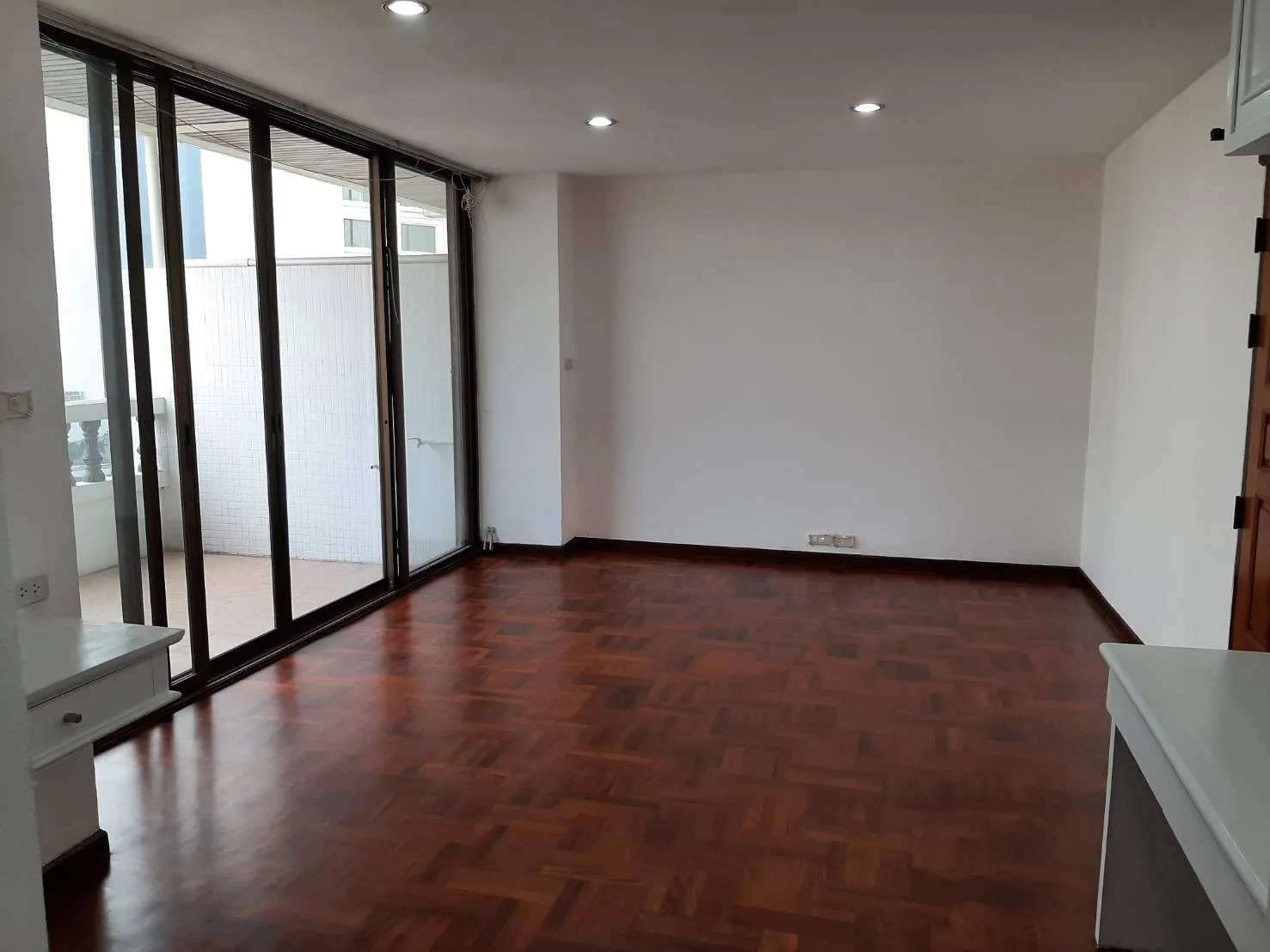 Property photos for Sriratana Mansion 1