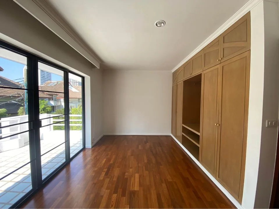 Property photos for Noble house