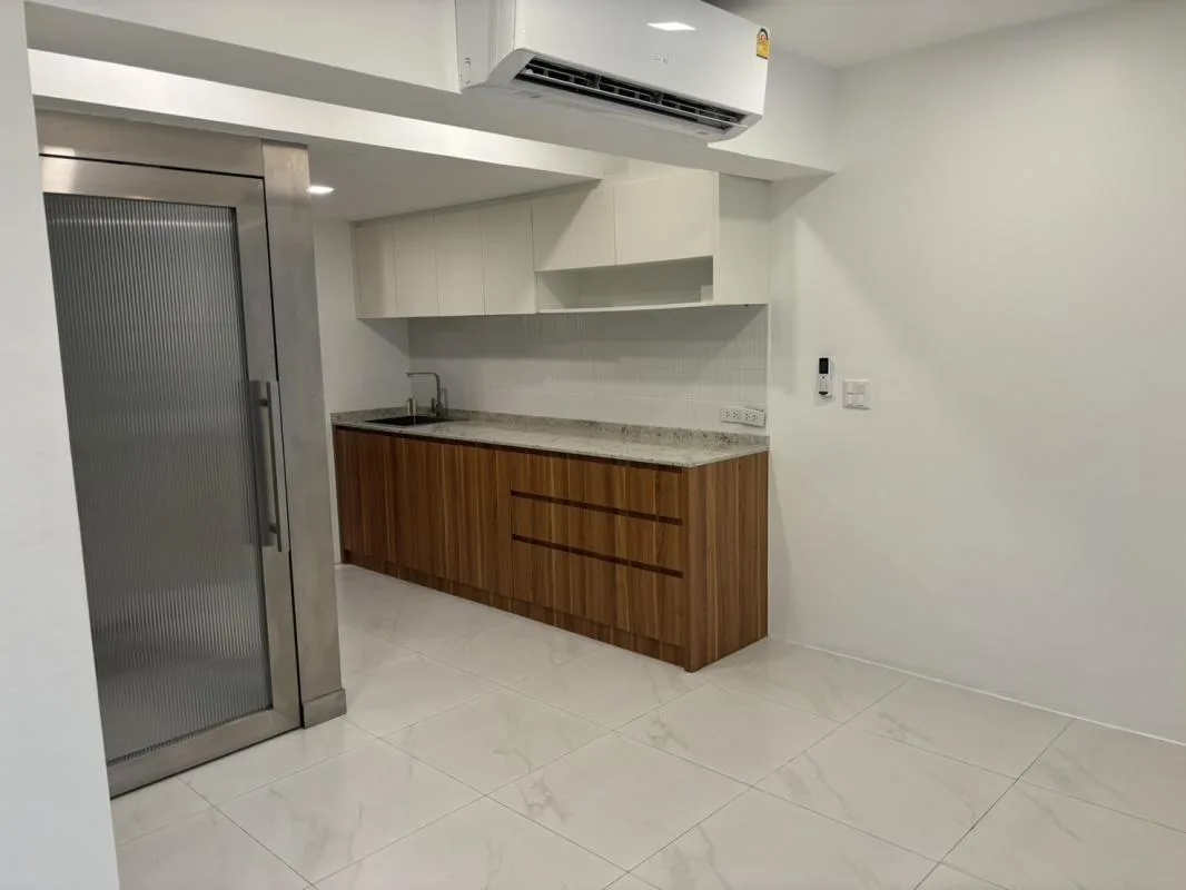 Property photos for Office 43/6 Soi Suk 11
