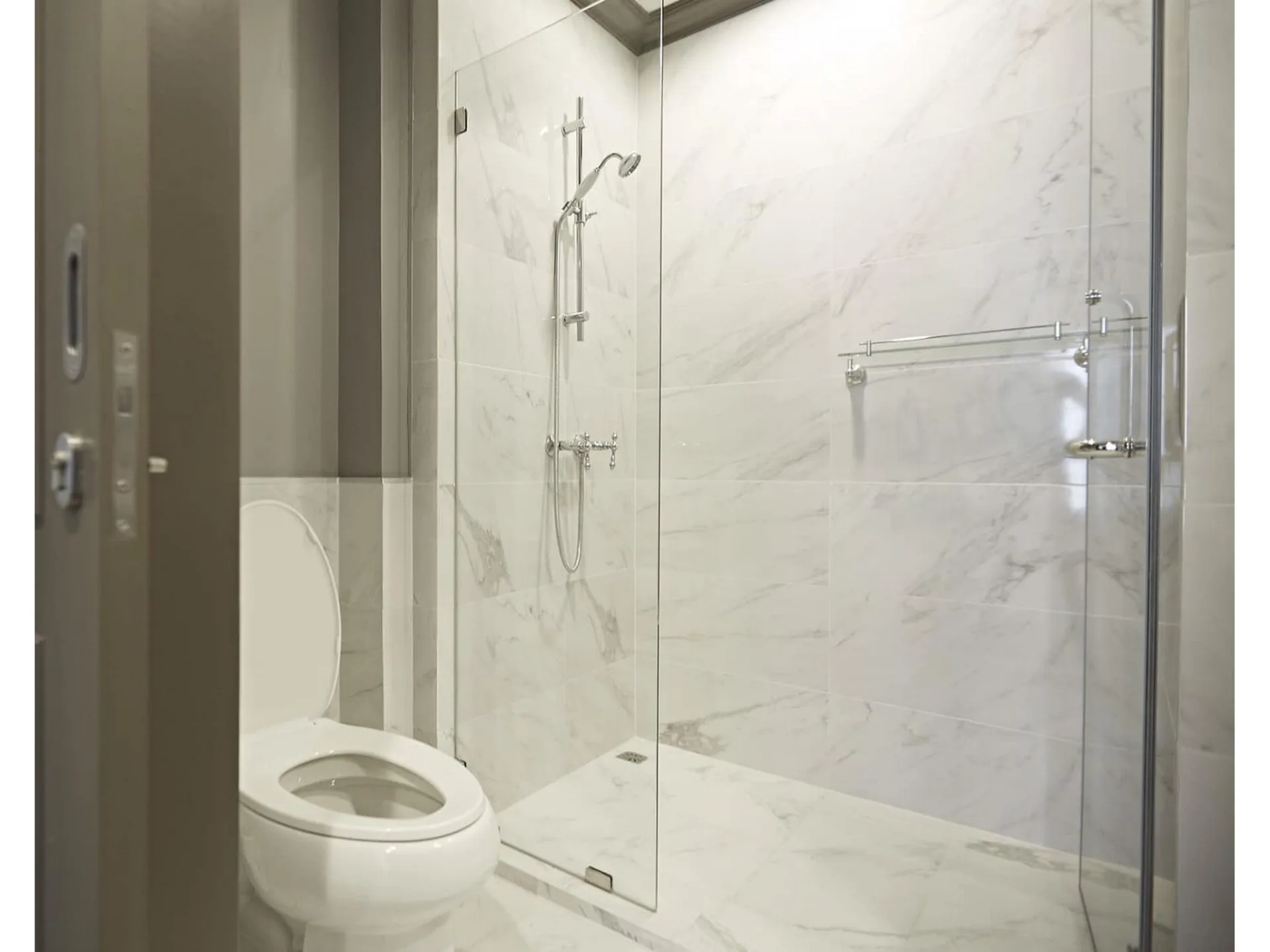 Property photos for The Reserve - Kasemsan 3