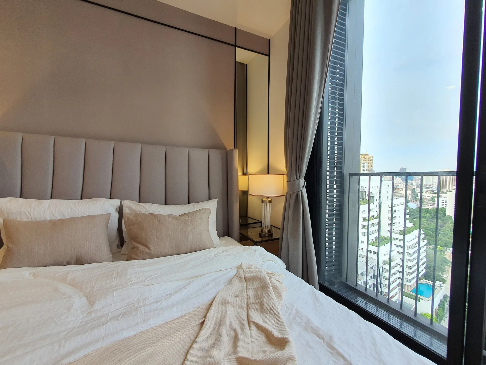 Property photos for Noble BE 33