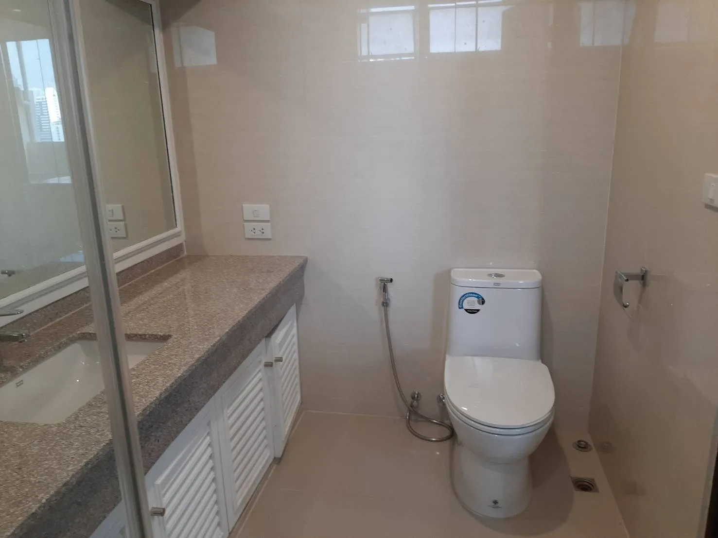 Property photos for Sriratana Mansion 1