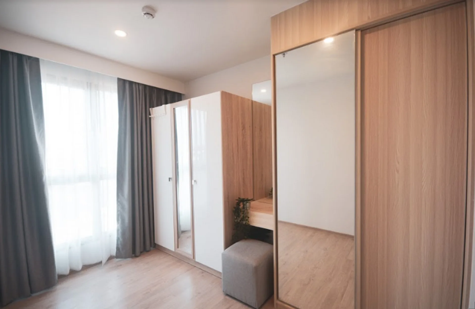 Property photos for IDEO O2
