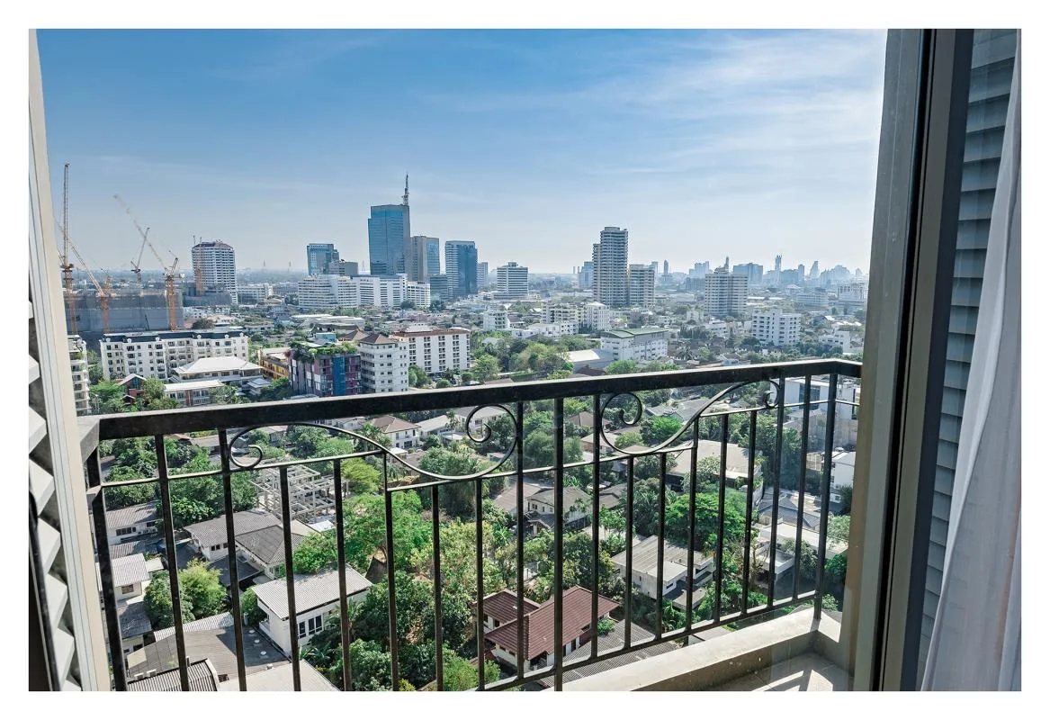 Property photos for The Crest Sukhumvit 34