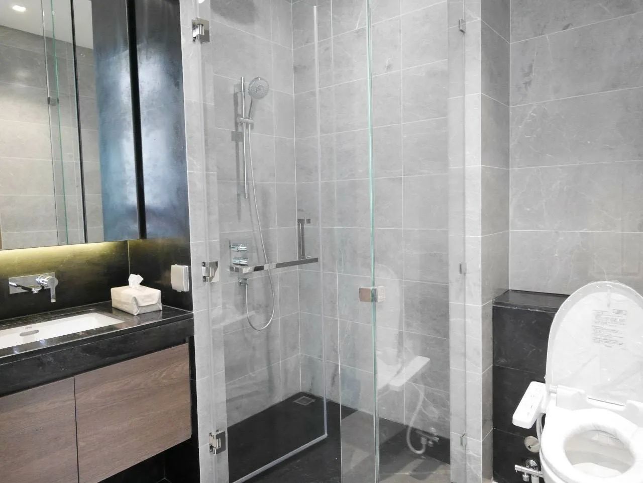 Property photos for 28 Chidlom