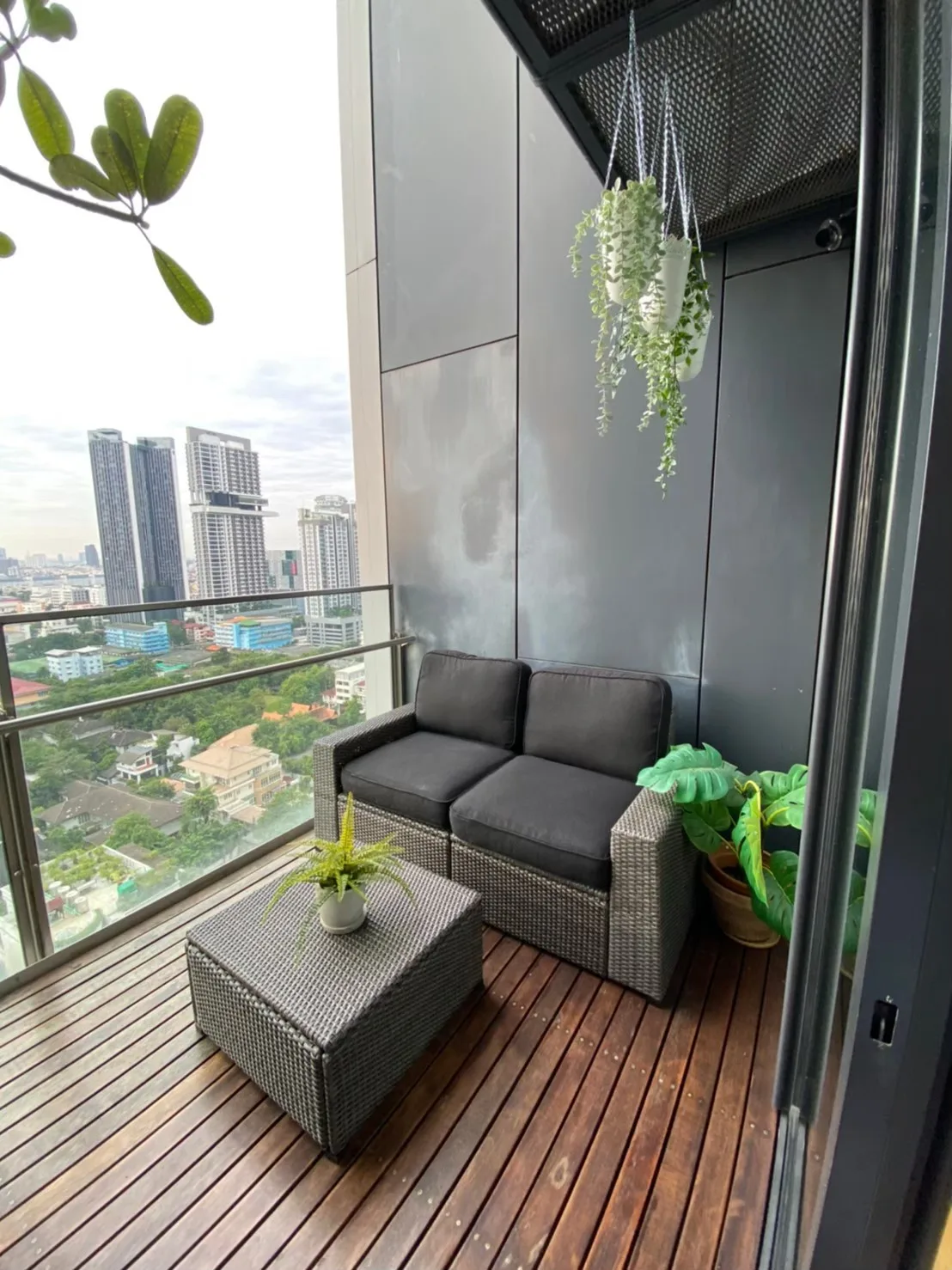 Property photos for The Met