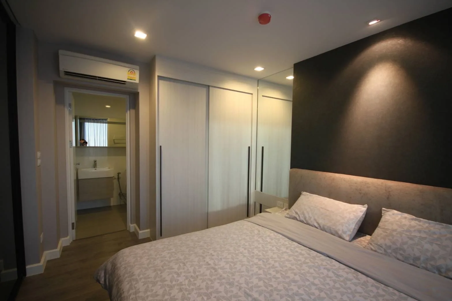 Property photos for The Room Sukhumvit 40